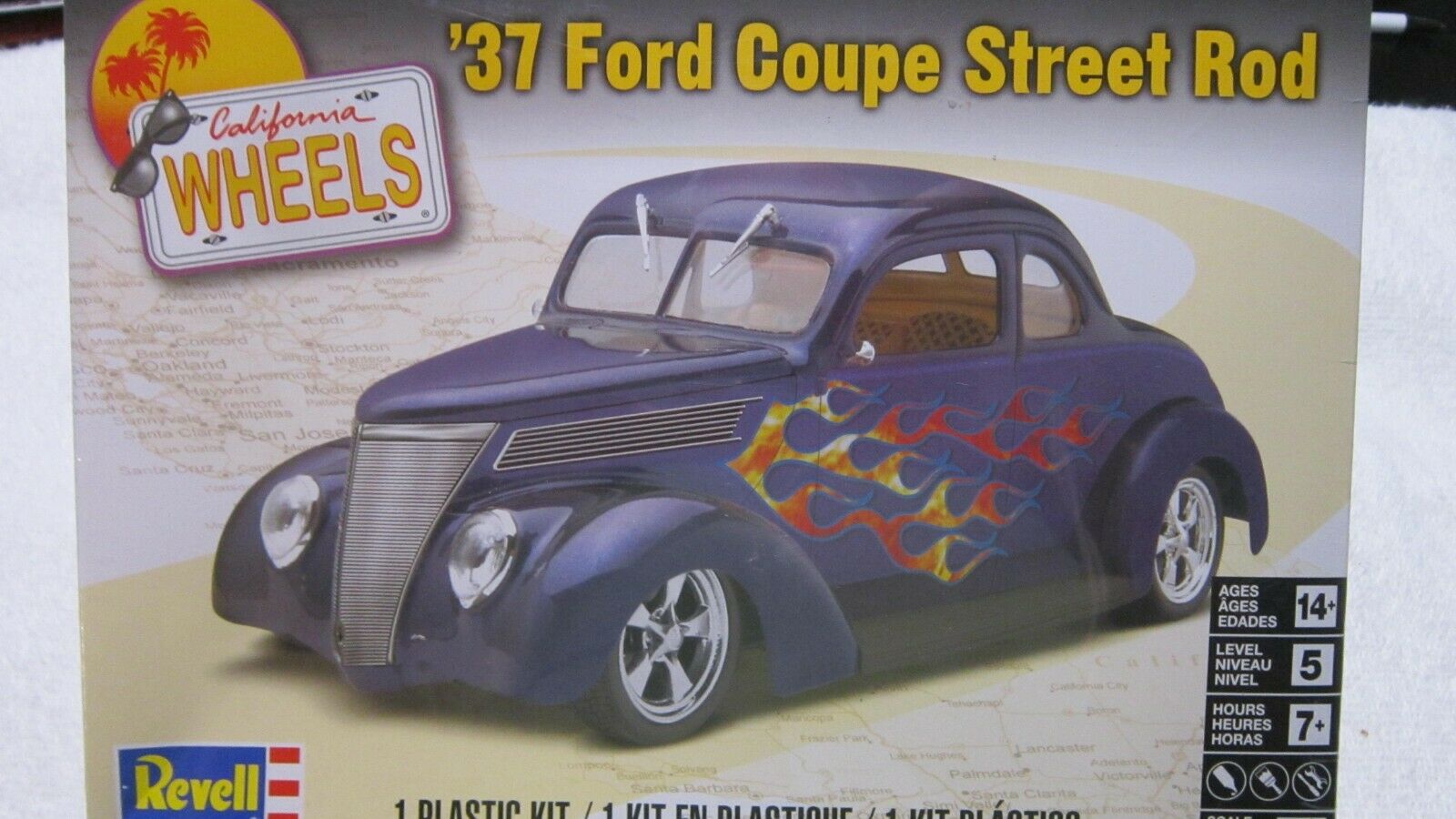 Revell  37 Ford Coupe Street Rod 1/24 Scale Skill Level 5