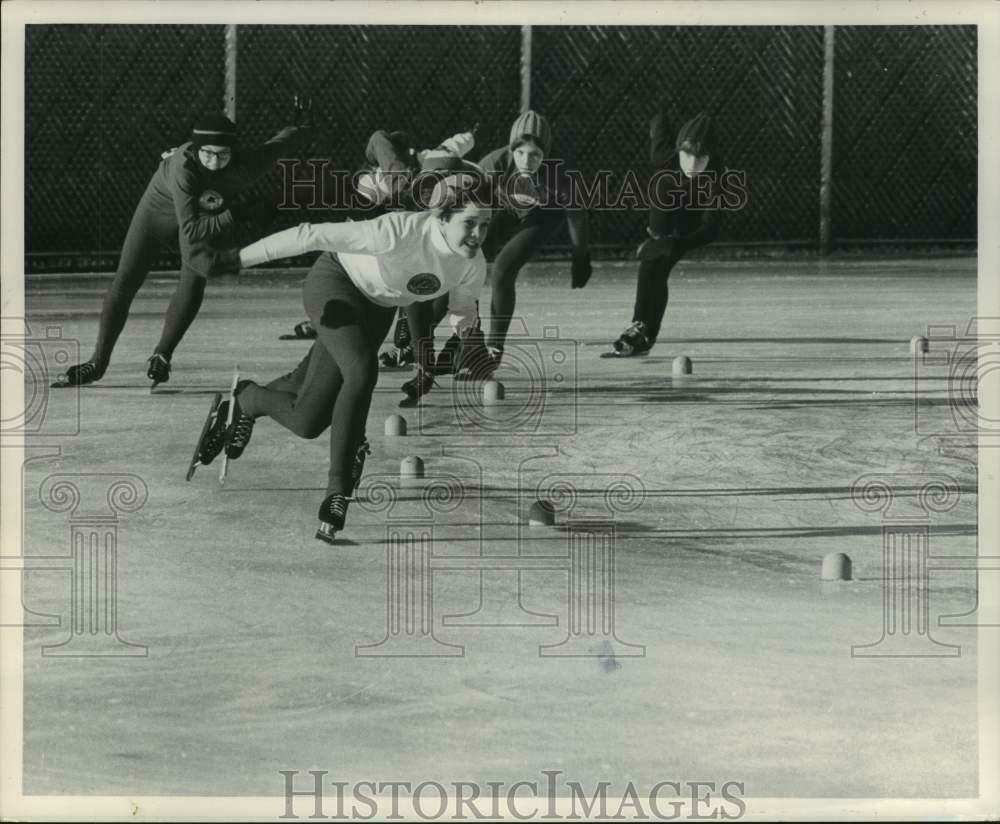 1968 Press Photo Skater Mary Saxton Won Juvenile Race In Northbrook, Illinois