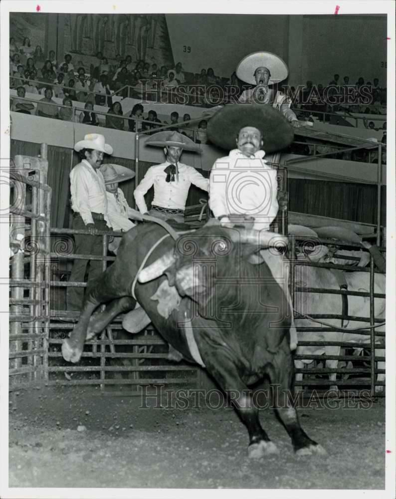 1973 Press Photo Rodeo Riders In Mexican Dress - Hps26041