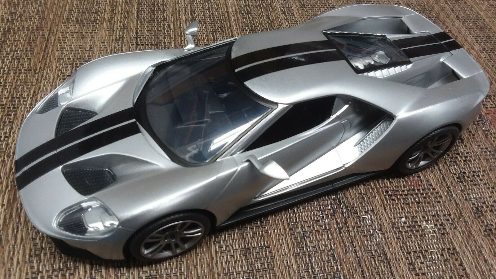 2017 Ford Gt Silver With Black Seats Revell 1/24 Scale Model Fully Assembled