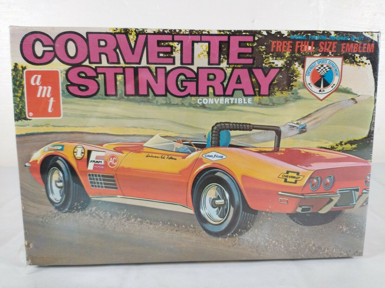 Corvette Stingray Convertible Amt 1:25 Model Kit # Y718