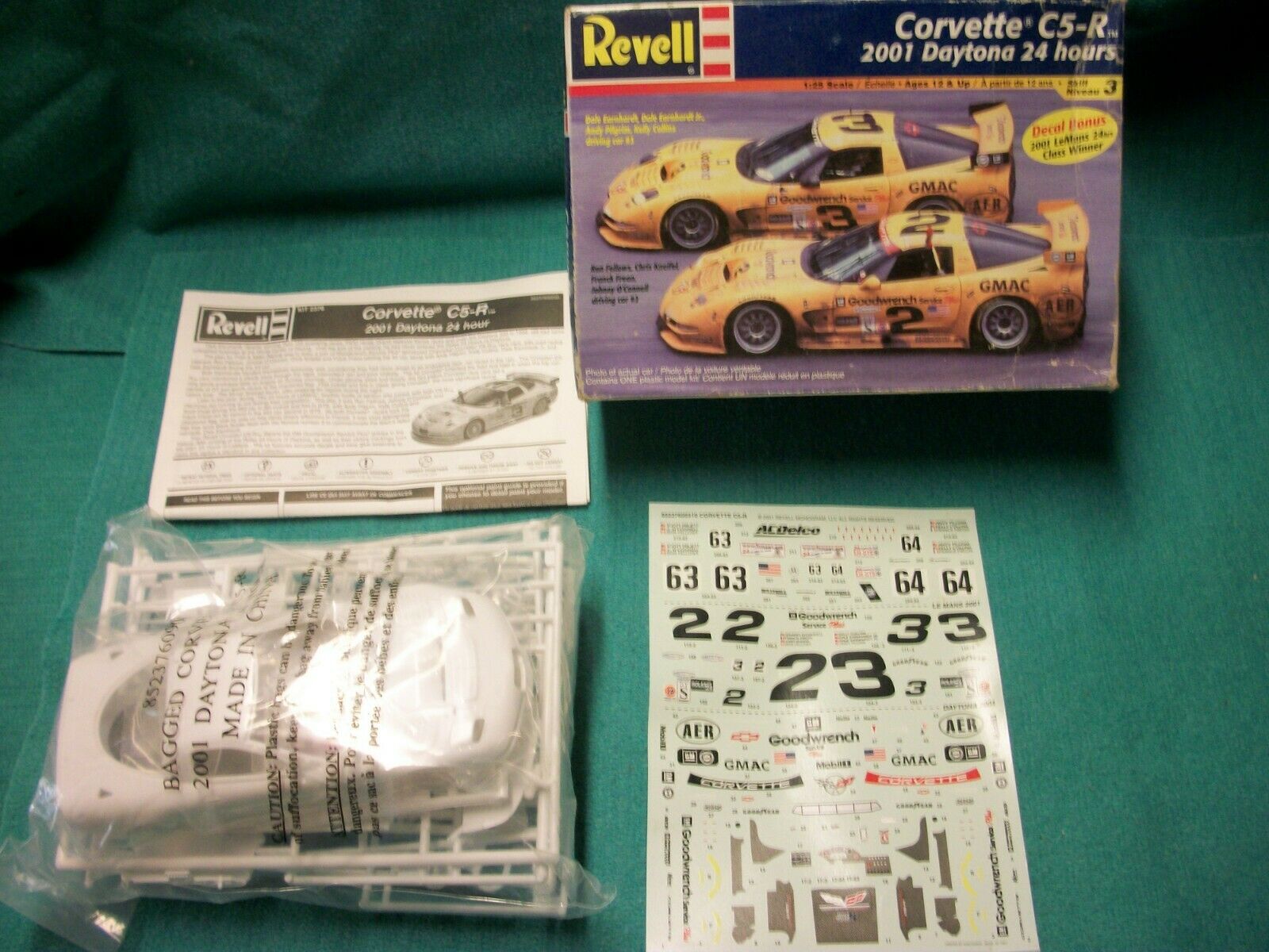 Revell Corvette C5-r 2001 Daytona 24 Hour 1:25 Scale Model ( Missing Parts )