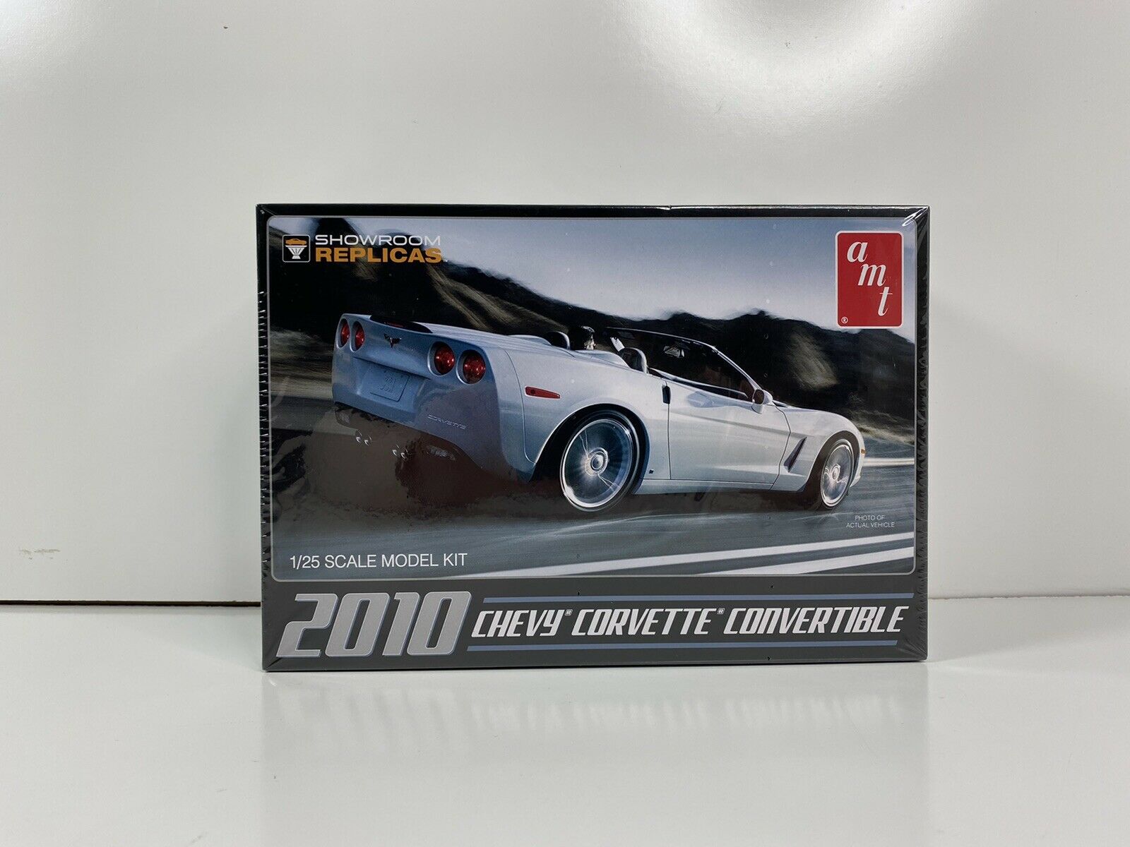 2010 Chevrolet Corvette Convertible Model Kit Amt 1/25 Scale New Sealed